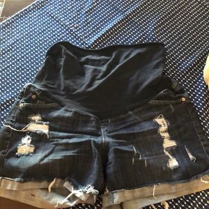 Pea in the pod maternity shorts